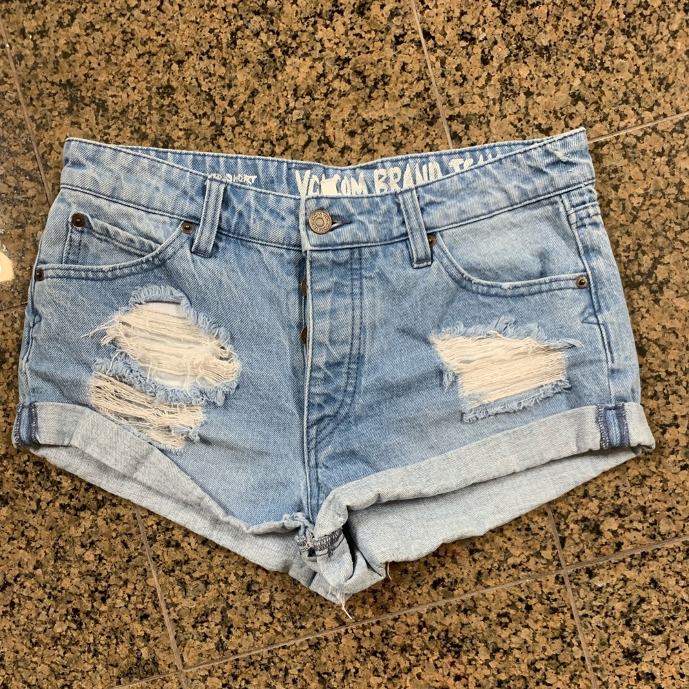 Volcom 🔥 stoned rolled shorts.